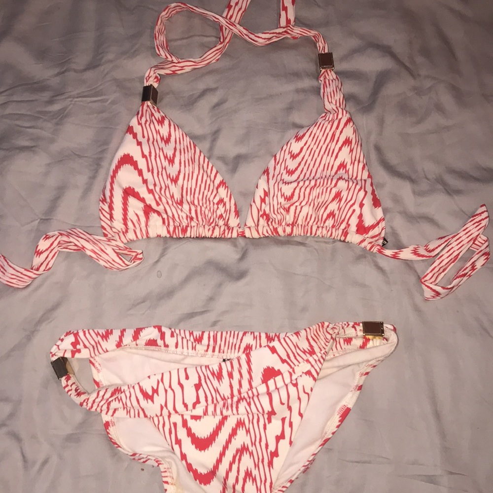 NWOT orange&white wood grain triangle top bikini w/metal cube accents